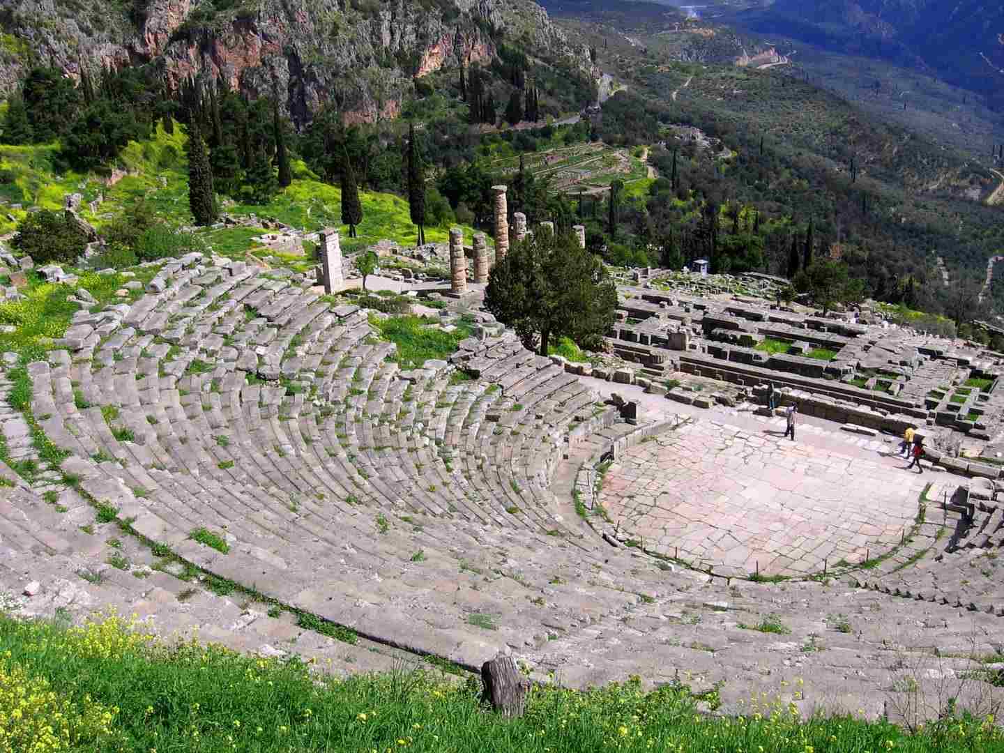 delphes_theatre.jpg